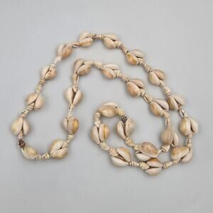 Vintage Hawaiian Style Cowrie Shell Heart Necklace